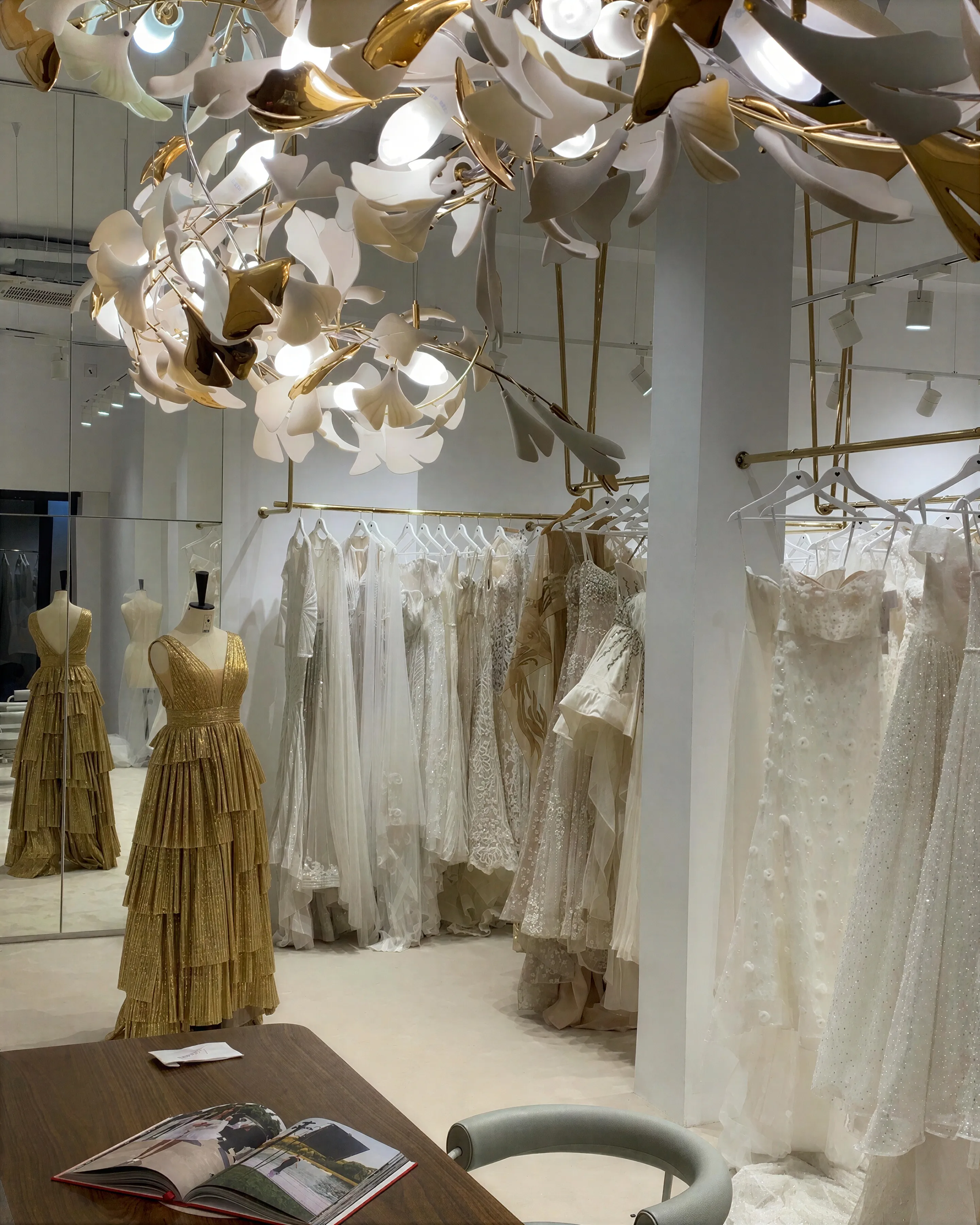 Feryel Studio Wedding Dress — Projet sur mesure — vue 2 — Meuble Le Dix-Neuvième